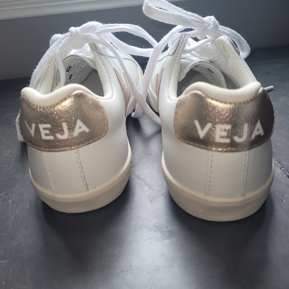 Veja Esplar White and Rose Gold Metallic Platine Size US 4 men  = US 5.5/6 women - Picture 2 of 7